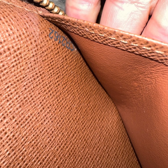 Authentic LOUIS VUITTON Monogram Zippy Organizer Wallet - Picture 11 of 15